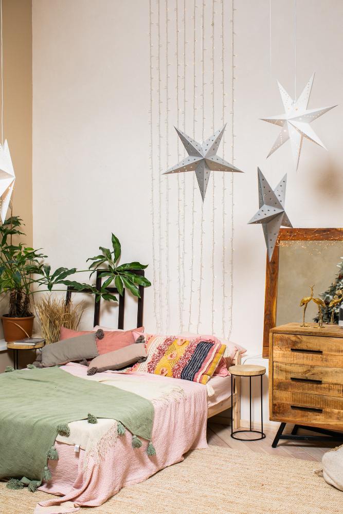 Dormitorio-decorado-guirnaldas-juvenil-interiorismo-en-murcia